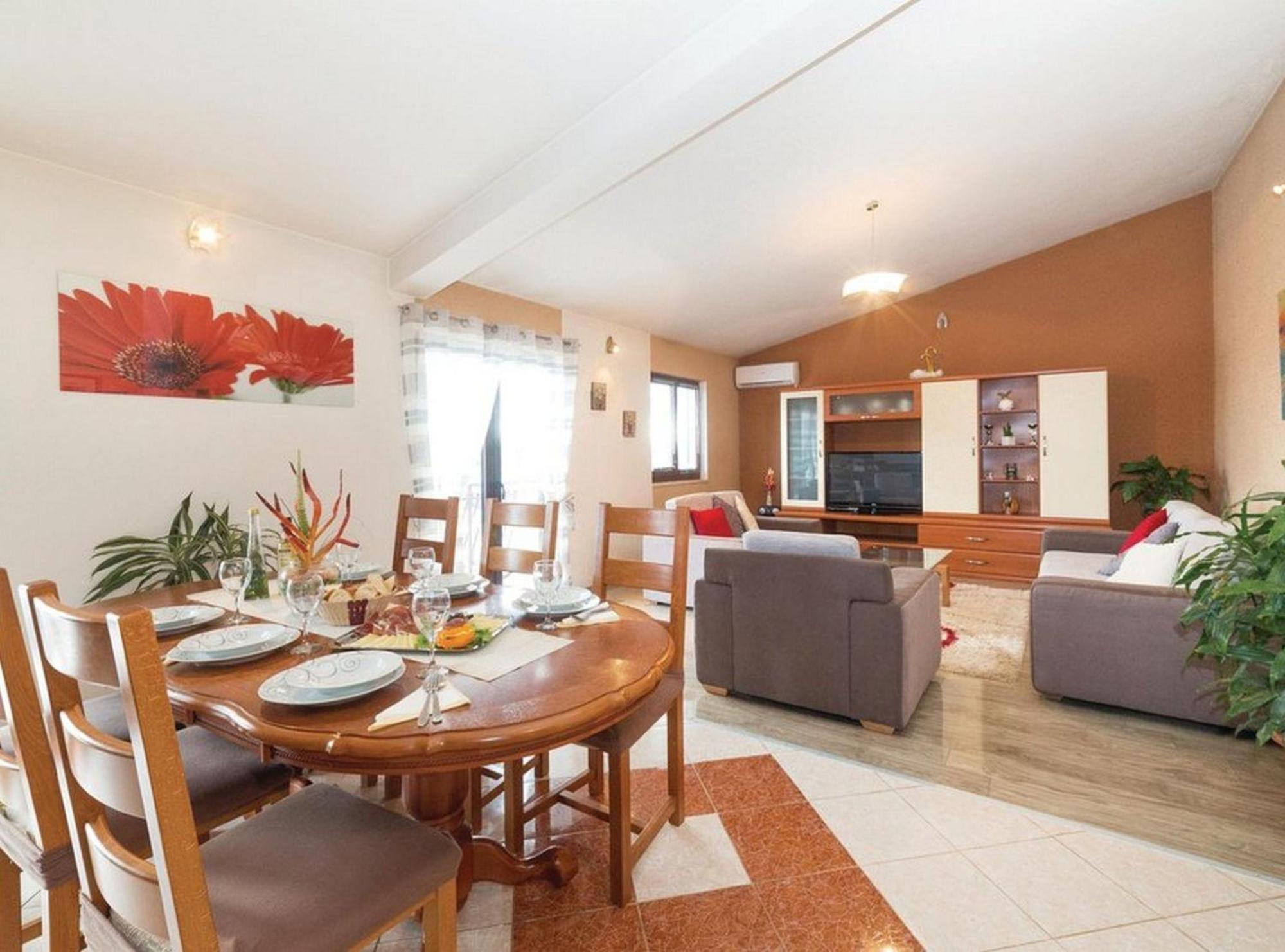 Mediterranean Stylish Villa With Pool In Kastel Stari Каштела Экстерьер фото